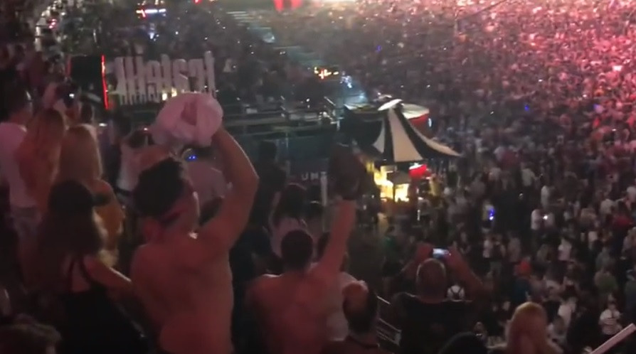 The Prodigy a făcut senzație la Untold. Dimitri Vegas&Like Mike i-au pus pe toți să se dezbrace