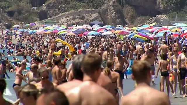 Europa se topește la peste 46 de grade. Oamenii au căutat răcoarea la Marea Mediterană