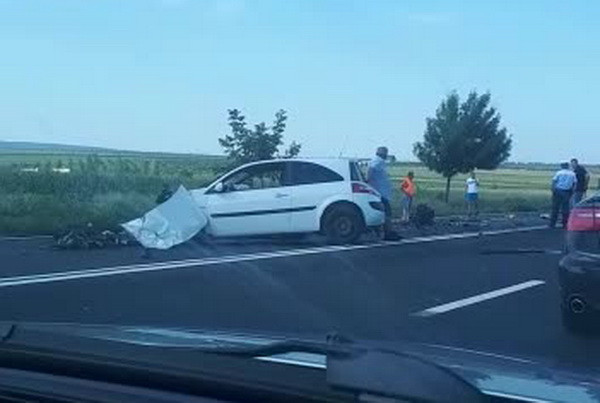 Un mort și 4 răniți într-un accident la ieșire din Râmnicu Sărat. Cauza tragediei