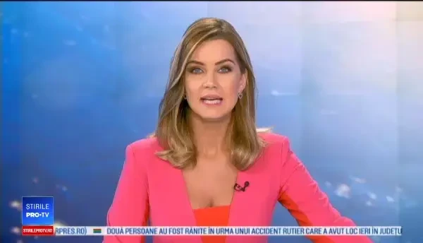 Paradă gay pe străzile din Amsterdam. Barje alegorice au plutit pe canalalel oraşului olandez