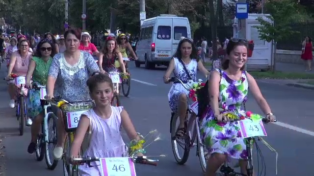 300 de femei au ieșit cu biciclete pe stradă, la Galați. Scopul manifestării