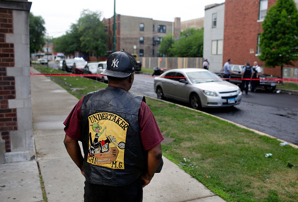 Violențe sângeroase. Orașul unde în 14 ore au fost împușcați 44 de oameni, 5 au murit