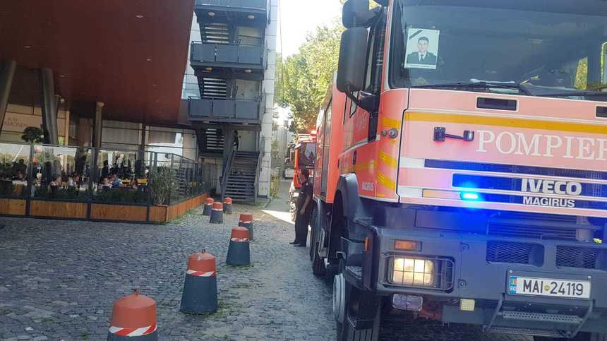 Incendiu într-un un mall din Constanţa. Peste 1500 de persoane au fost evacuate