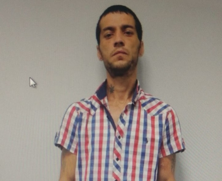 Un bărbat a evadat sărind pe geamul judecătoriei. De ce i-au dat jos agenţii cătuşele