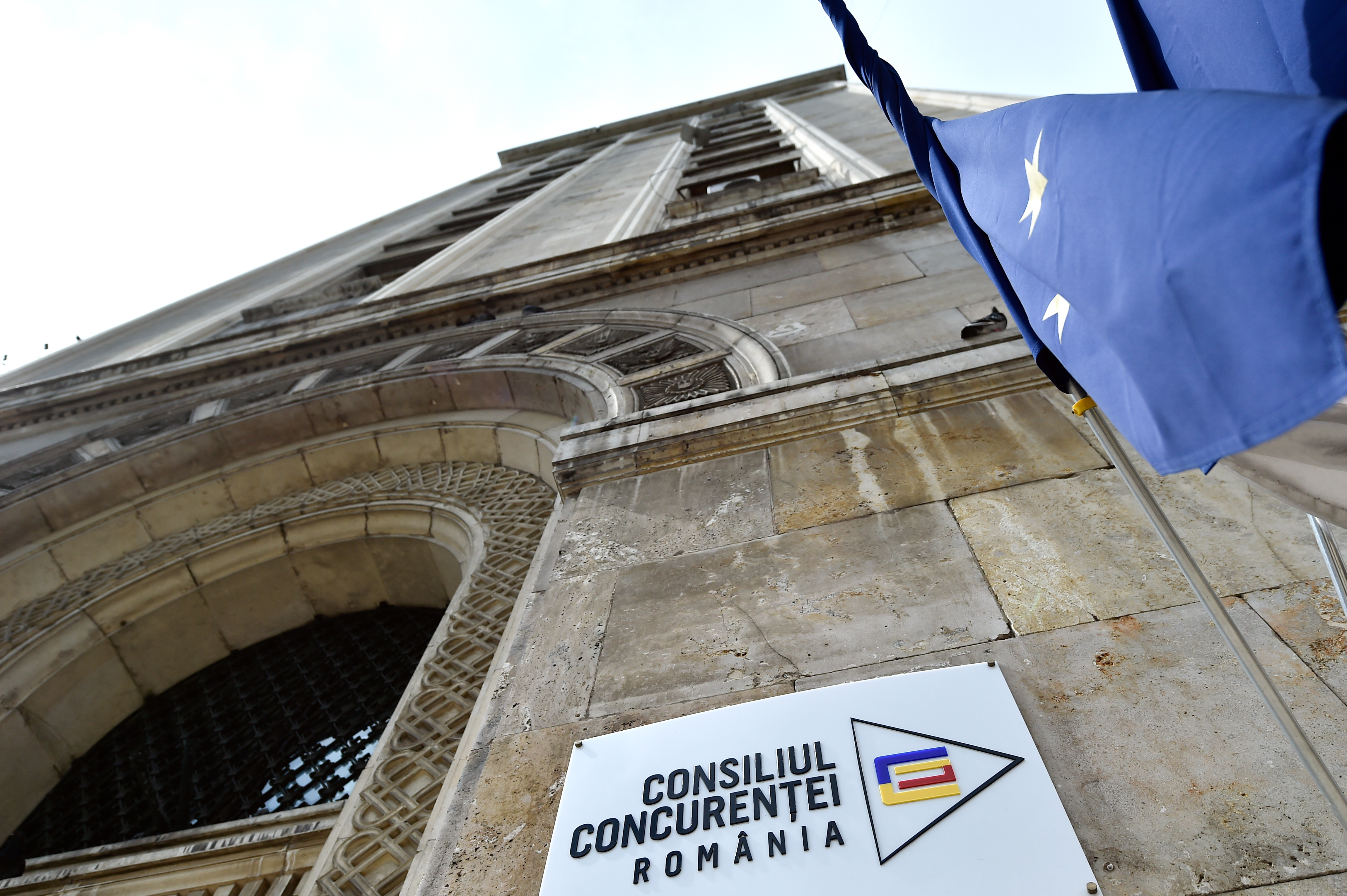 CJ Botoșani, vizat de o anchetă a Consiliului Concurenței. Ar fi fost trucate licitații pentru programe școlare