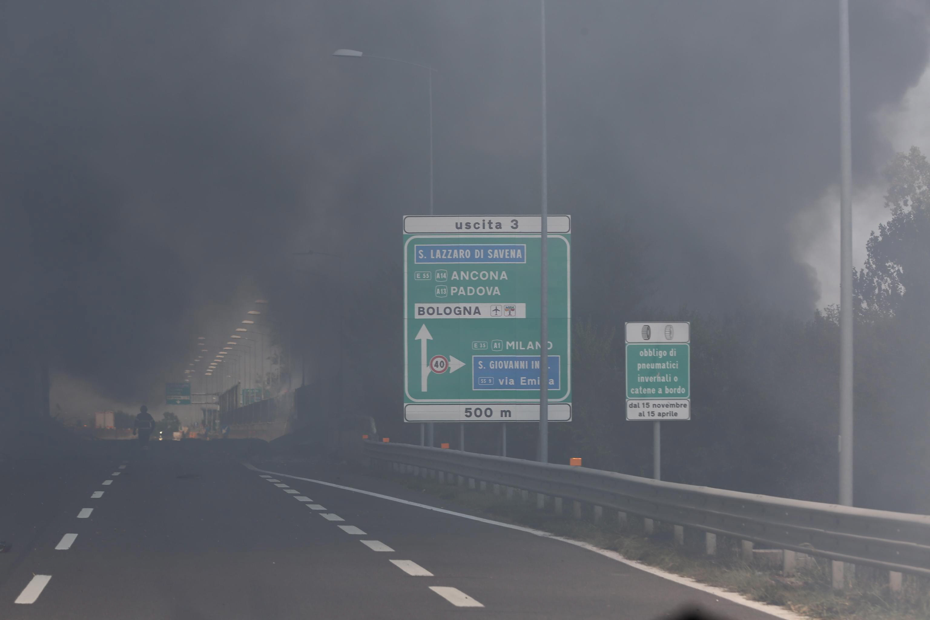 Prima mărturie după explozia de pe autostrada din Italia: „Se vedea ca un zid de flăcări”