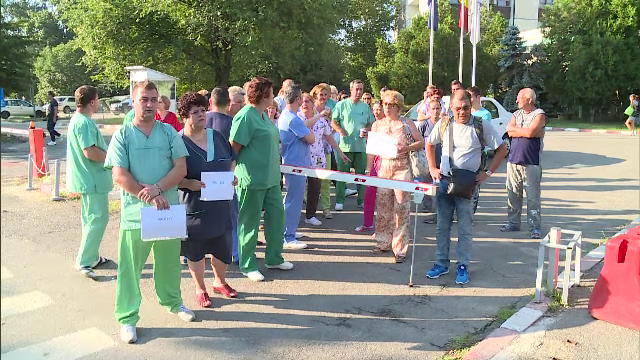 Reclamații la Spitalului Universitar: "Spălăm instrumentarul cu apă şi săpun". Reacția conducerii