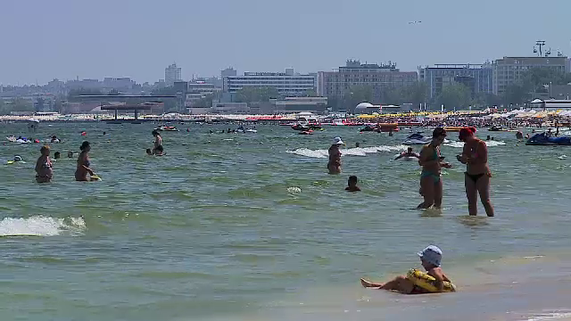 Românii dau până la 1.500 de euro pentru o noapte de cazare pe litoralul românesc