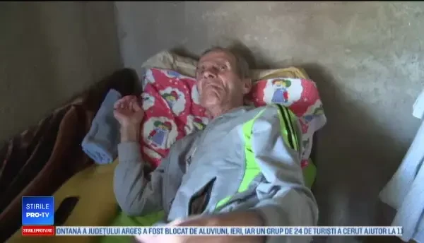 O familie din Dâmbovița, invadată de doi indivizi, noaptea, în casă. 4 oameni au ajuns la spital