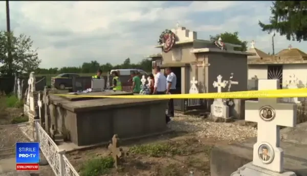 Cavoul unui tânăr mort la 18 ani, profanat: L-am făcut ginere la înhumare, i-am pus 100 € în piept