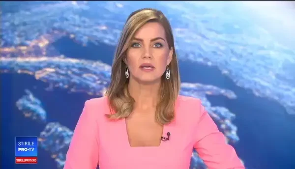 Şofer căutat de poliţie după ce a lovit o ambulanţă, producând un accident în lanţ