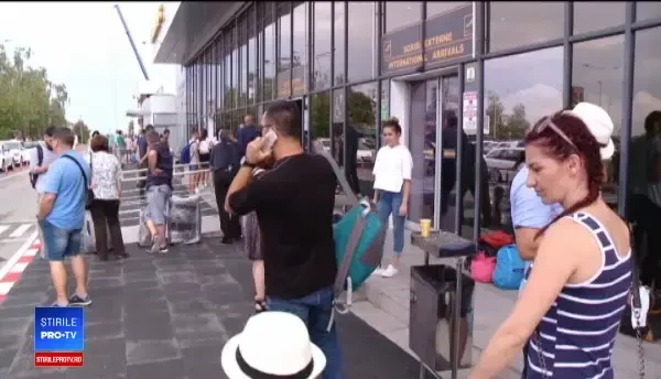 Autorităţile promit un terminal nou la Otopeni, dar nu îl pot repara pe cel vechi. Nici lifturile nu merg