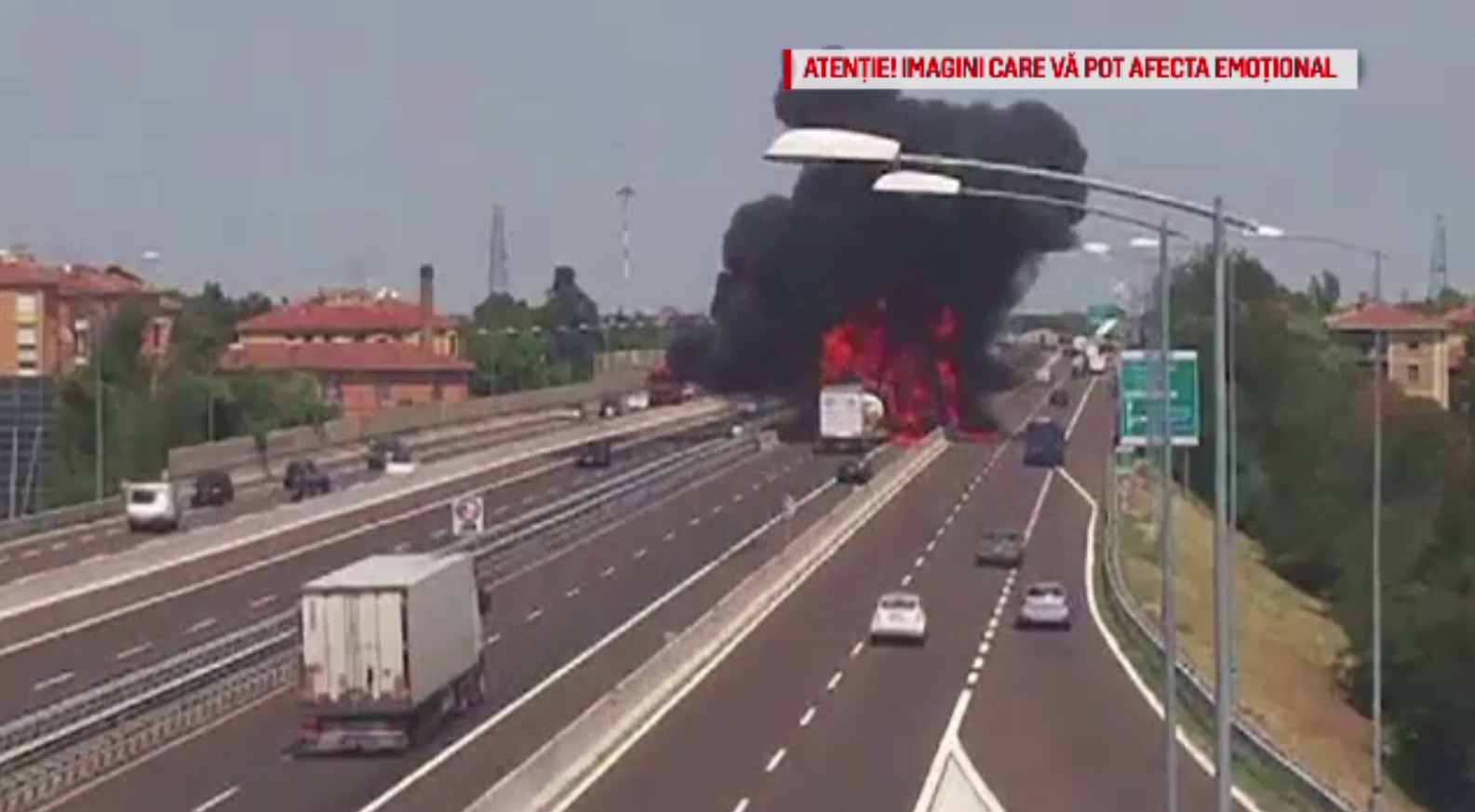 O cameră de supraveghere a poliţiei a surprins momentul teribilului accident din Italia