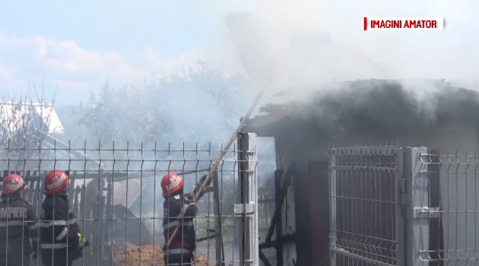 Era să rămână fără casă, după ce a lăsat o afumătoare nesupravegheată