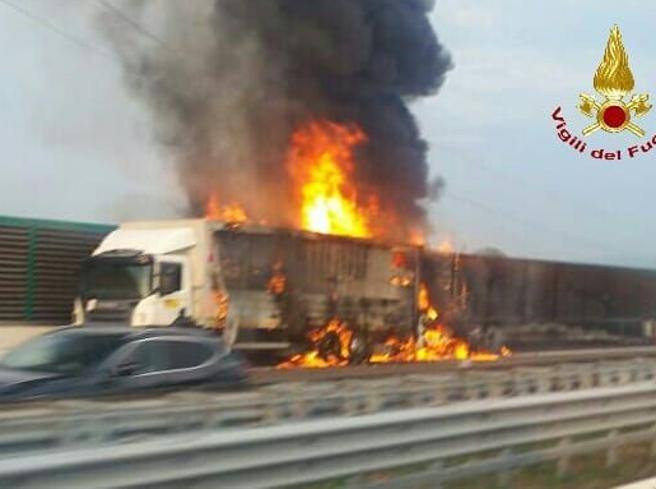 Român de 19 ani găsit carbonizat după un accident urmat de explozie, în Italia. Descoperirea făcută în mașina lui