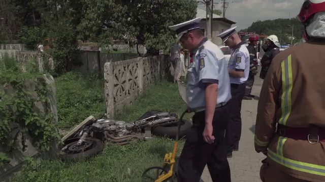Motociclist, rănit grav de o șoferiță care nu ar fi acordat prioritate