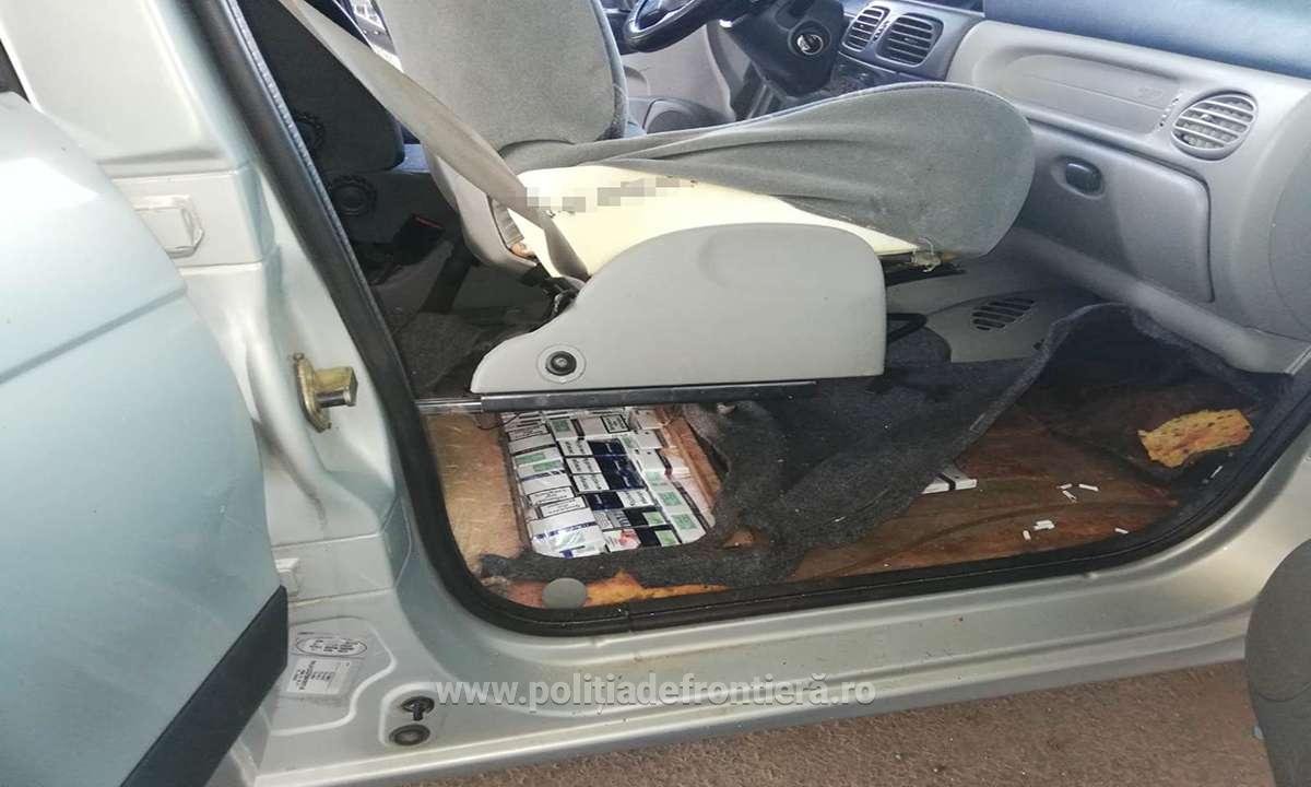 Țigări ascunse &icirc;n podeaua unui autoturism, descoperite la PTF Halmeu