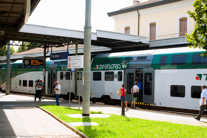 Anunţ discriminator, într-un tren din Italia. "Ţiganii să coboare la prima staţie"