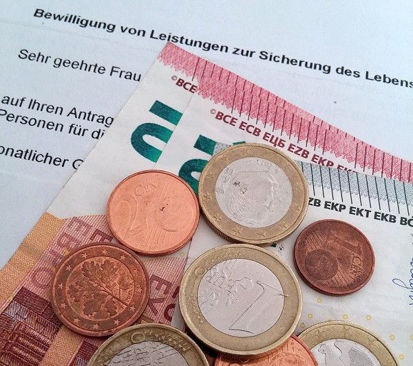 Lovitură pentru români. Ce le pregătesc Austria și Germania străinilor care încasează ajutoare sociale