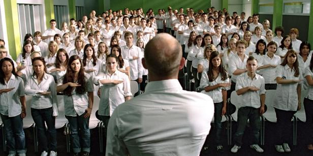 Lecție scăpată de sub control. Elevi anchetați după s-au jucat de-a naziștii și evreii