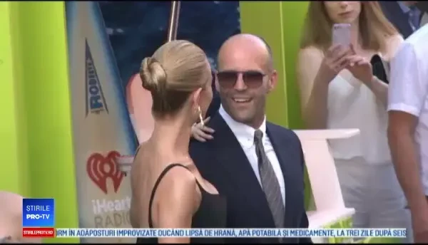 Jason Statham se luptă cu un un rechin preistoric de 22 de metri în noul său film