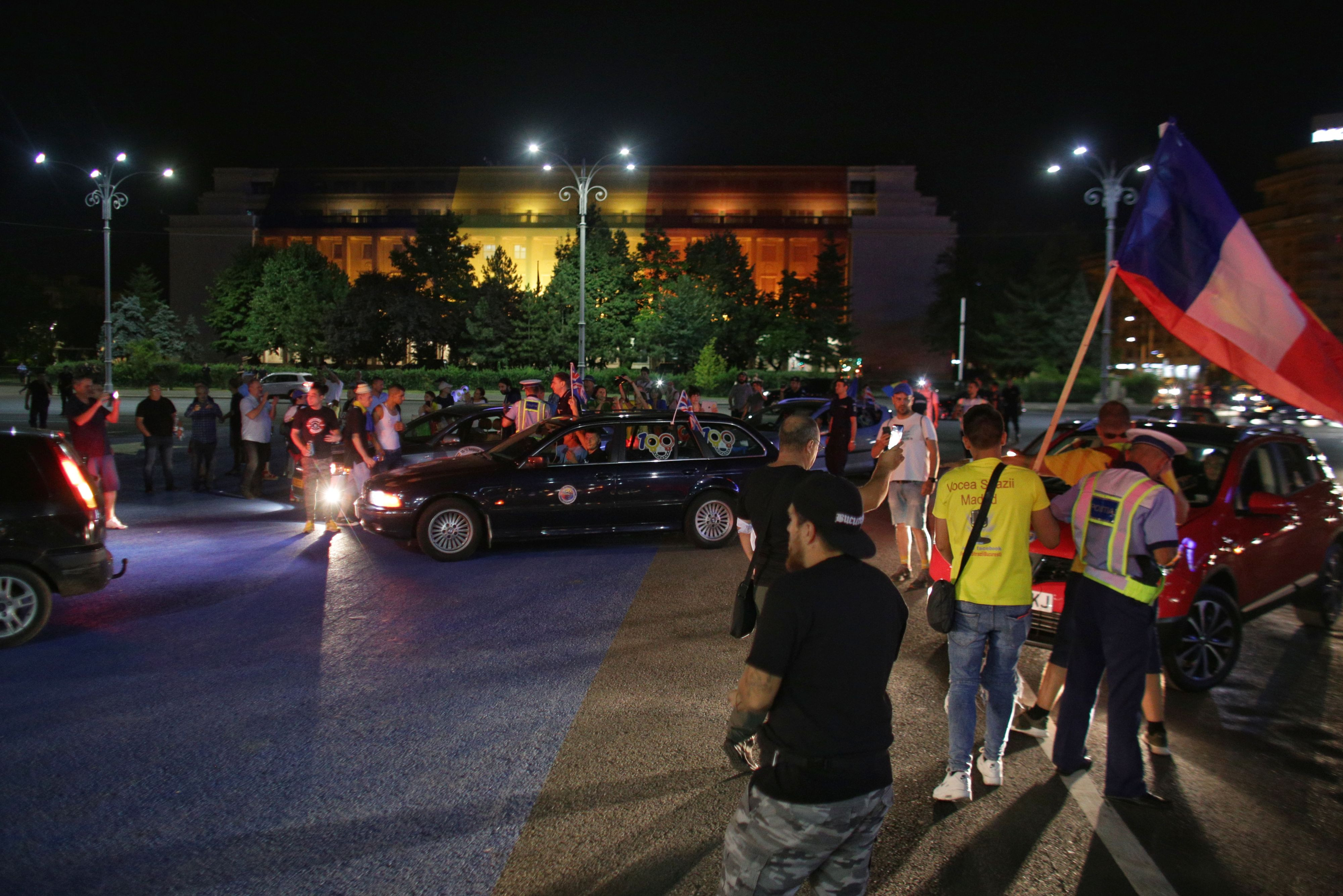 50.000 de oameni au protestat în Piața Victoriei. Jandarmii au intervenit cu gaze și spray lacrimogen: 440 de răniți. VIDEO