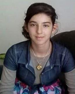 Fata de 13 ani care şi-a înjunghiat bunica, dată în urmărire națională