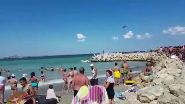 Tânăr care a dispărut în mare, căutat de salvamari și cu un elicopter SMURD