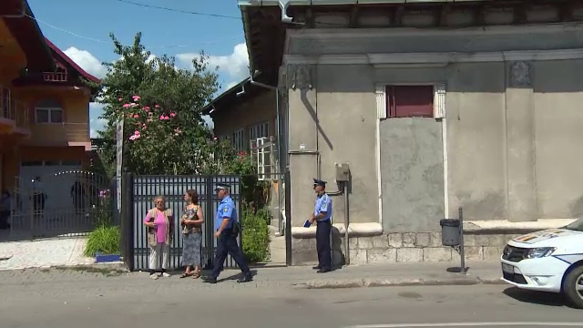 Bătrân, găsit mort în casă. Soția e paralizată și nu a putut cere ajutor