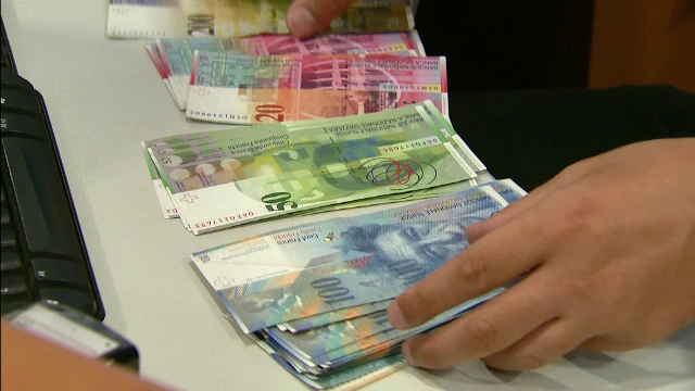 Încă o bancă ar putea restitui românilor sute de milioane de euro