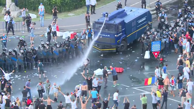 Tunuri cu apa Piata Victoriei