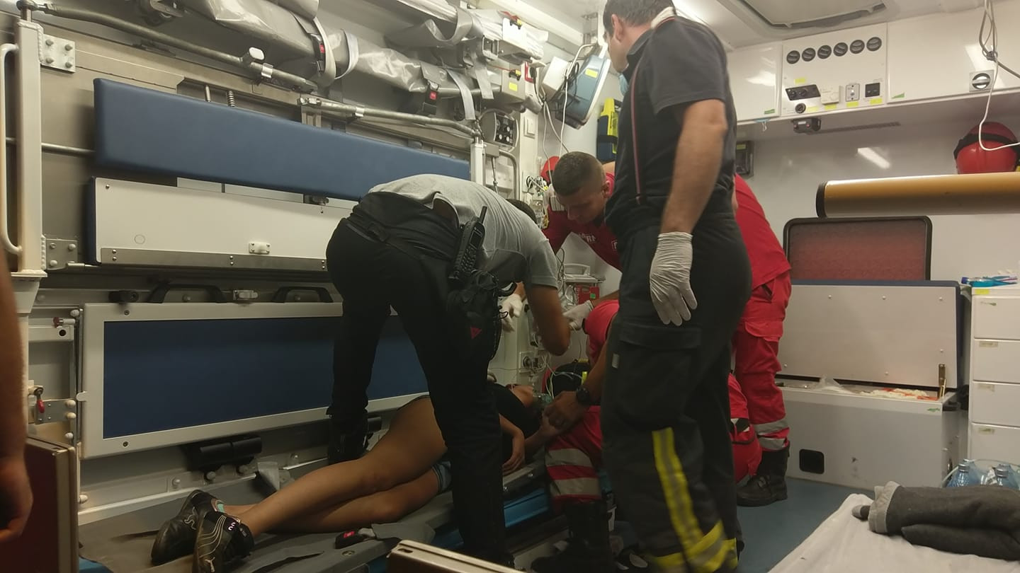 ”Copila asta nu mișcă, nu e conștientă”. Imagini șocante de la protestul din Piața Victoriei