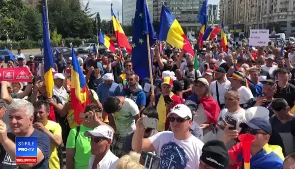 1.000 de protestatari în Piața Victoriei