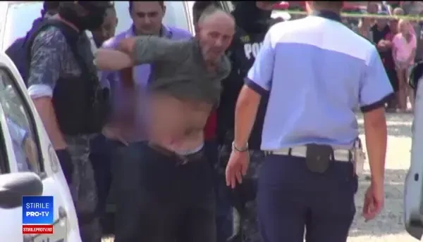 Un bărbat şi-a atacat soţia cu un cuţit, s-a baricadat în casă şi a amenințat că se sinucide