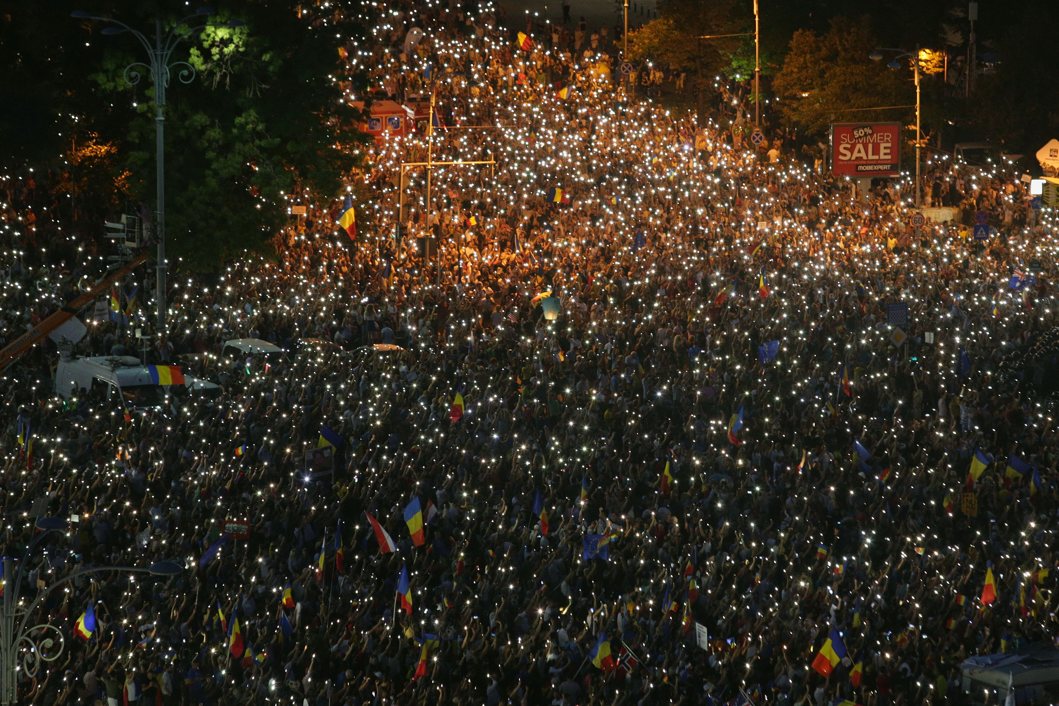 Nou protest anunțat pentru sâmbătă, în Piața Victoriei: „Nu plecăm până nu plecați”
