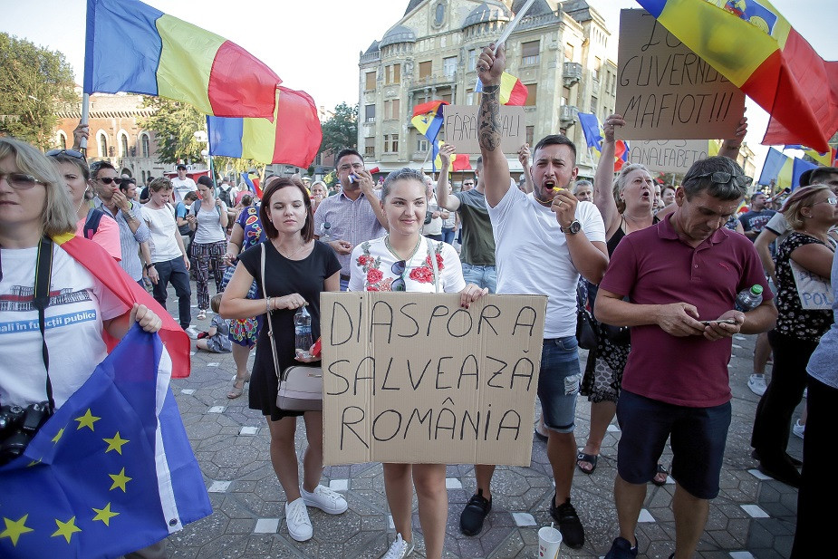 Proteste în marile oraşe ale ţării. "Din păcate, nu mai e democraţie în România"