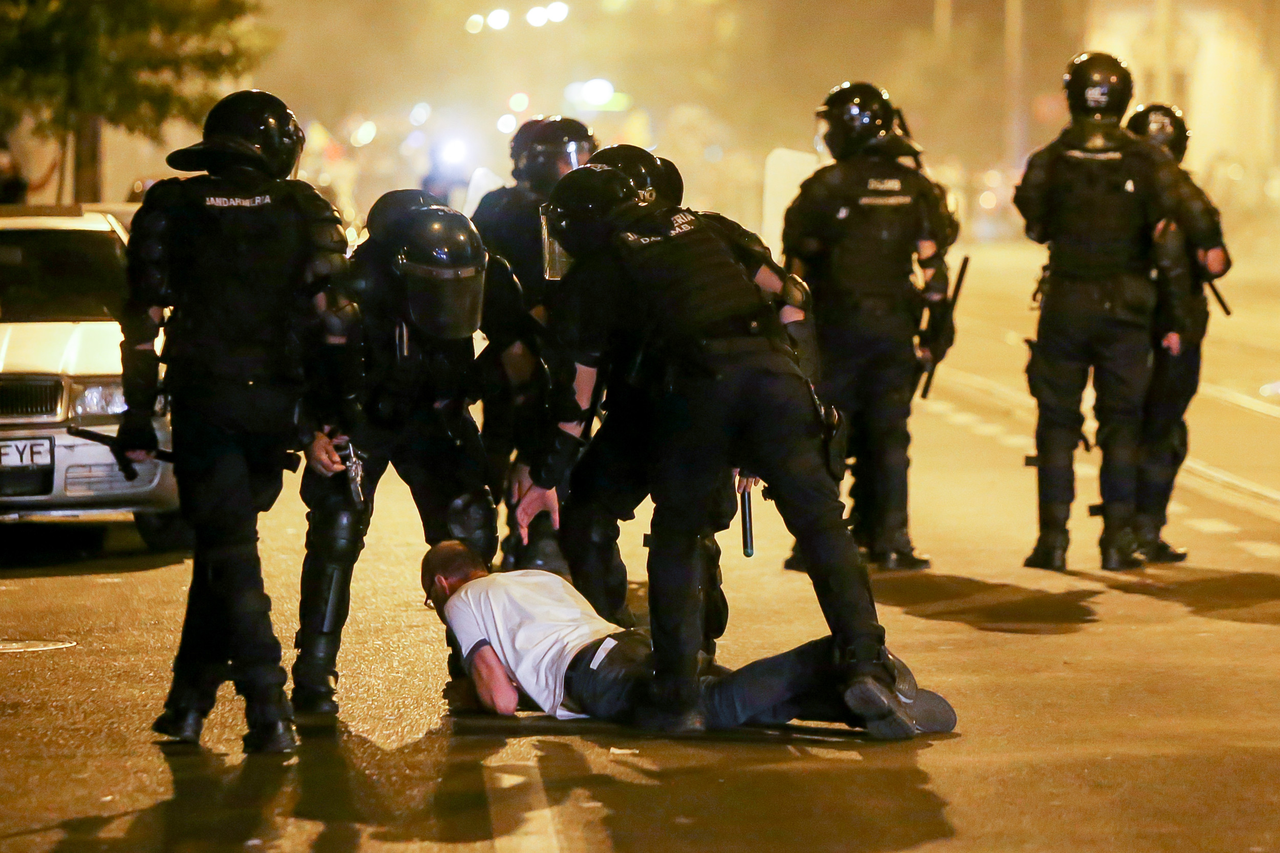 Primele victime ale jandarmilor au ajuns la Parchetul Militar. Mulţi au răni vizibile