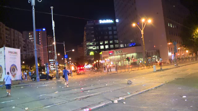 Piata Victoriei, proteste diaspora, gunoi, protestatari, curatenie,