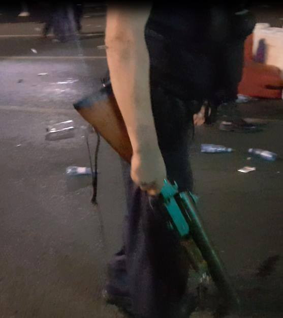 Jandarm, acuzat că a tras cu grenade lacrimogene în protestatari. FOTO