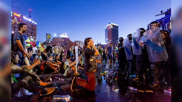 Mesajul românilor plecați din țară: "Ne-aţi luat destul. România rămâne ţara noastră"