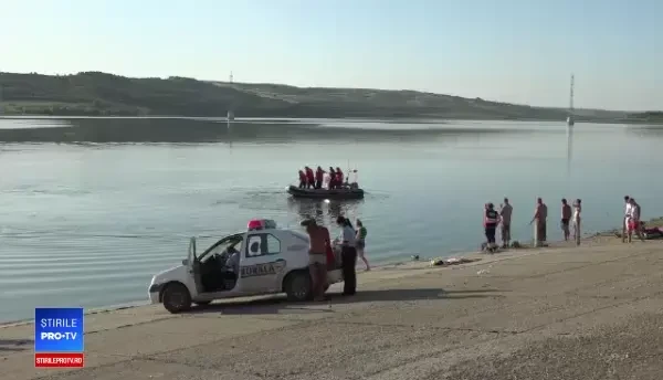 O tânără de 17 ani din Vaslui s-a înecat. Sora ei a suferit un atac de panică