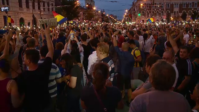 Proteste în toată țara, pentru a doua seară la rând. Marș de 14 km. în Sibiu