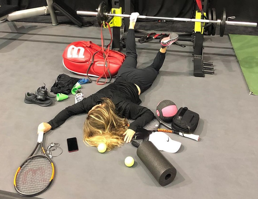 Explicaţia fotografiei şocante cu Simona Halep întinsă pe podeaua vestiarului