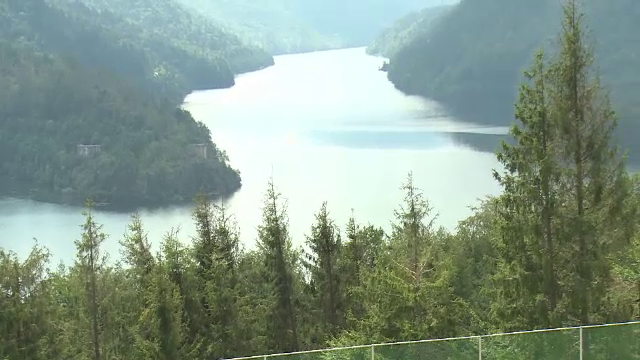 De ce vin turişti din toată ţara în Valea Iadului. "Păcat că nu-i întreţinută"