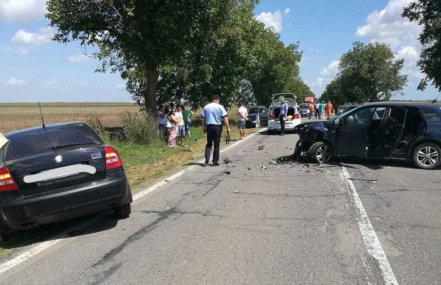 Accident cu 6 maşini, în apropiere de Constanţa. Mulţi răniţi, printre care şi copii