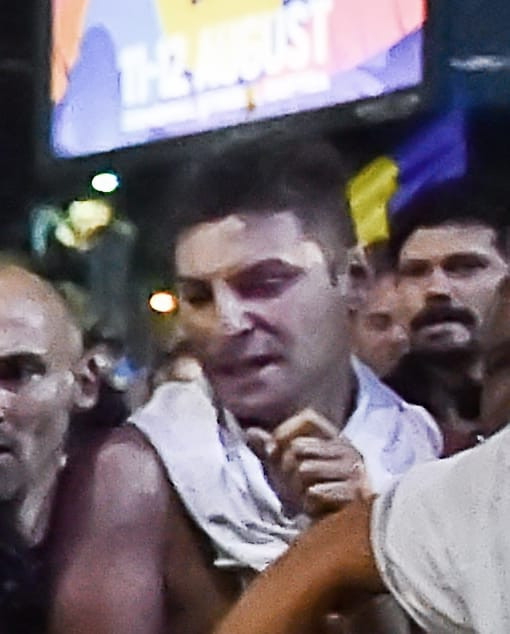 Bărbatul care a furat arma unui jandarm a fost reţinut. Pistolul NU a fost găsit