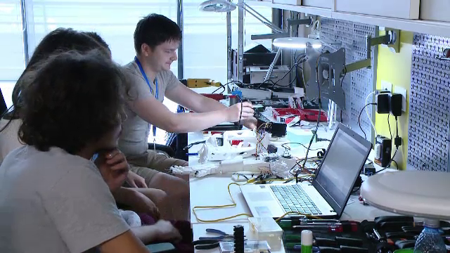 Studenții care în vacanța de vară fac practică. La final, se pot angaja