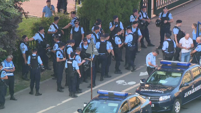 Dosar penal pentru distrugere în cazul autospecialelor Poliţiei avariate la protest