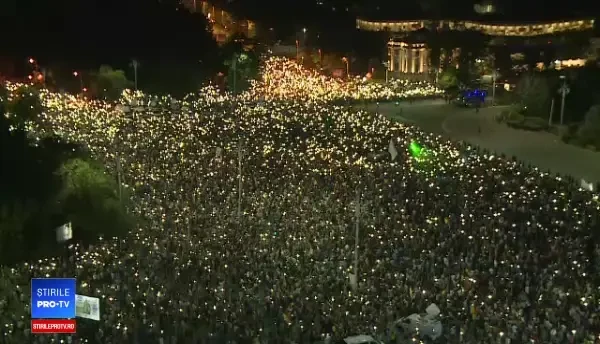 Proteste în Piaţa Victoriei, ziua 2. De ce nu ne dau un an de zile să furăm toţi şi apoi să ne iertăm?