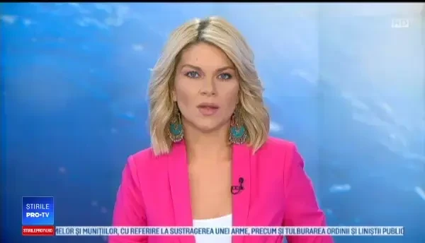 Șase mașini, înghițite de un crater apărut din senin în asfalt